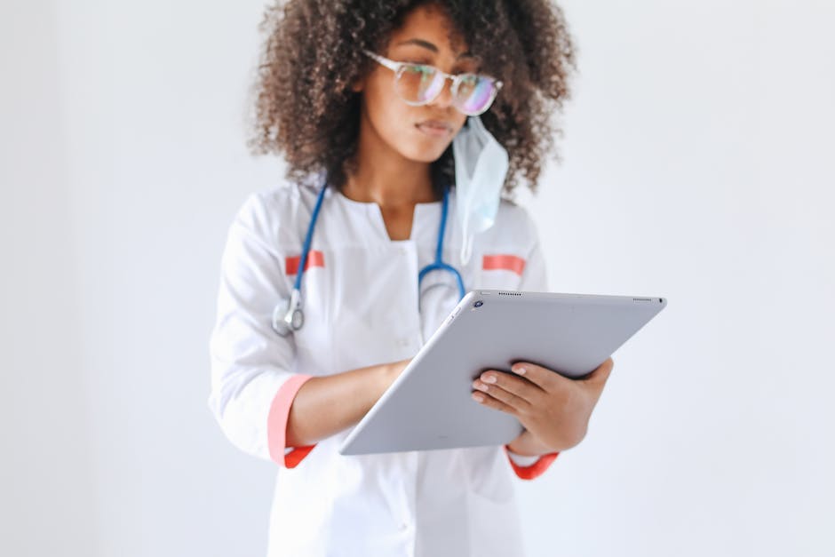 doctor using AI tool